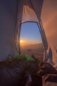 Превью обои палатка, ноги, кемпинг, туризм, путешествие, солнечный свет