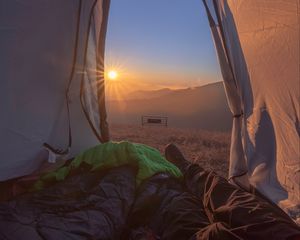 Превью обои палатка, ноги, кемпинг, туризм, путешествие, солнечный свет