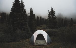 Превью обои палатка, поход, деревья, туман, природа