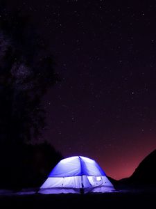 Превью обои палатка, свет, ночь, звезды, темный