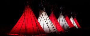 Превью обои палатки, красный, белый, свечение, ночь