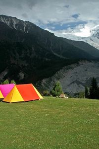 Превью обои палатки, отдых, яркие, туристы, поляна, альпинисты