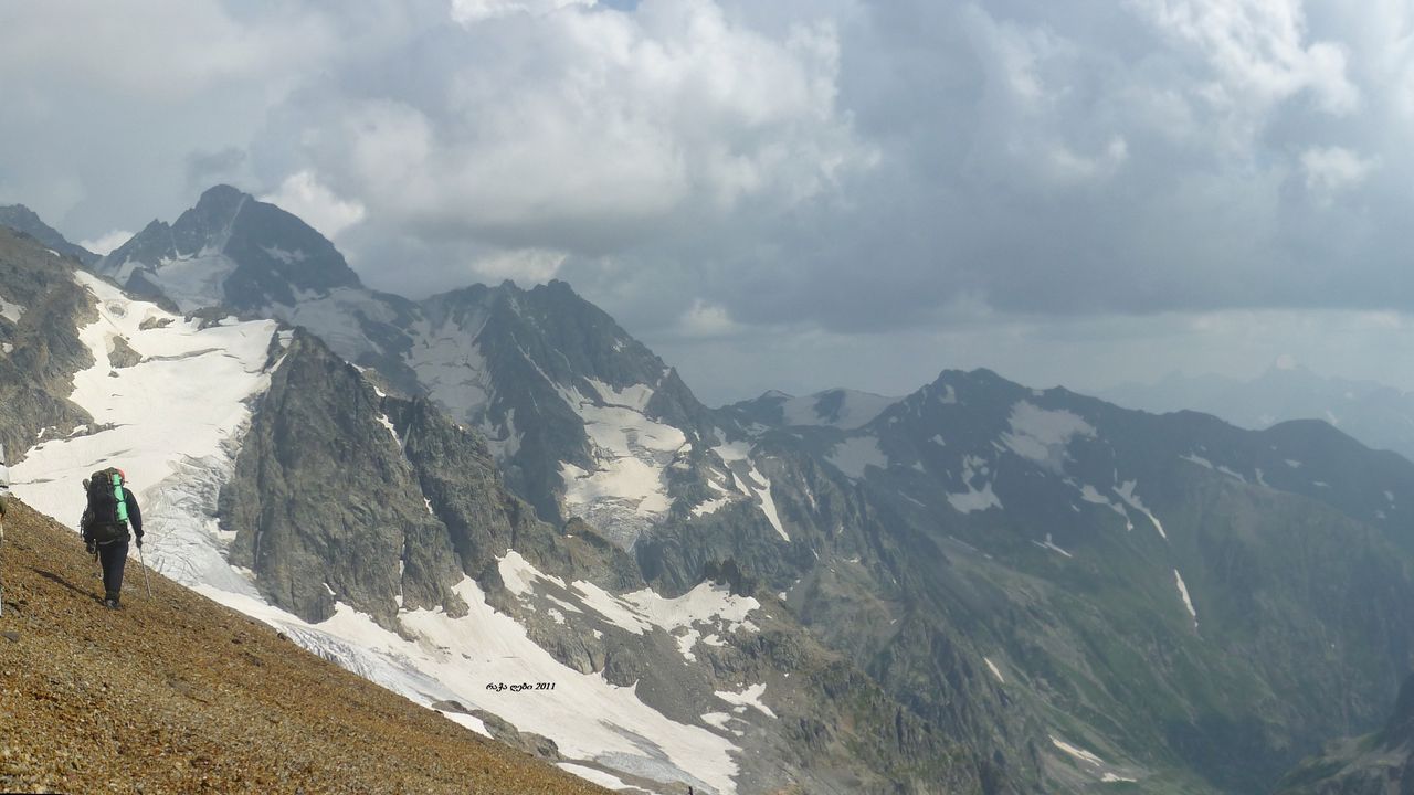Обои панорама, горы, человек, восхождение, альпинист, одиночество