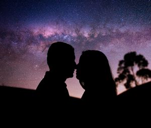 Превью обои пара, поцелуй, звездное небо, любовь, нежность, романтика