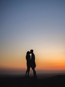 Превью обои пара, силуэты, поцелуй, любовь