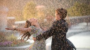 Превью обои пара, танец, счастье, дождь, мокрые, любовь
