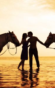 Превью обои пара, закат, море, нежность, лошади, романтика