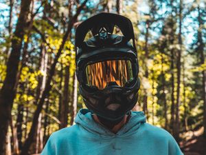 Превью обои парень, шлем, стиль