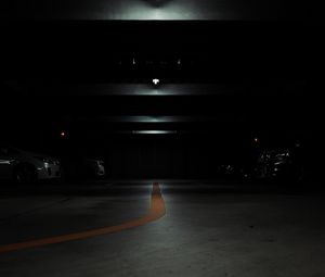 Превью обои парковка, машины, лампы, свечение, темный