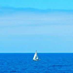 Превью обои парус, лодка, море, океан, синий, горизонт