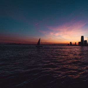 Превью обои парусник, лодка, море, закат, горизонт