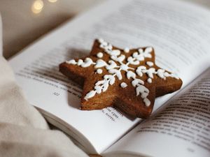 Превью обои печенье, звезда, книга