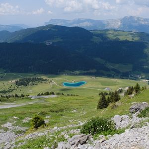 Превью обои пейзаж, долина, пруд, озеро