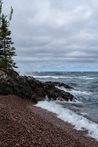 Превью обои пейзаж, море, волны, берег, галька, природа