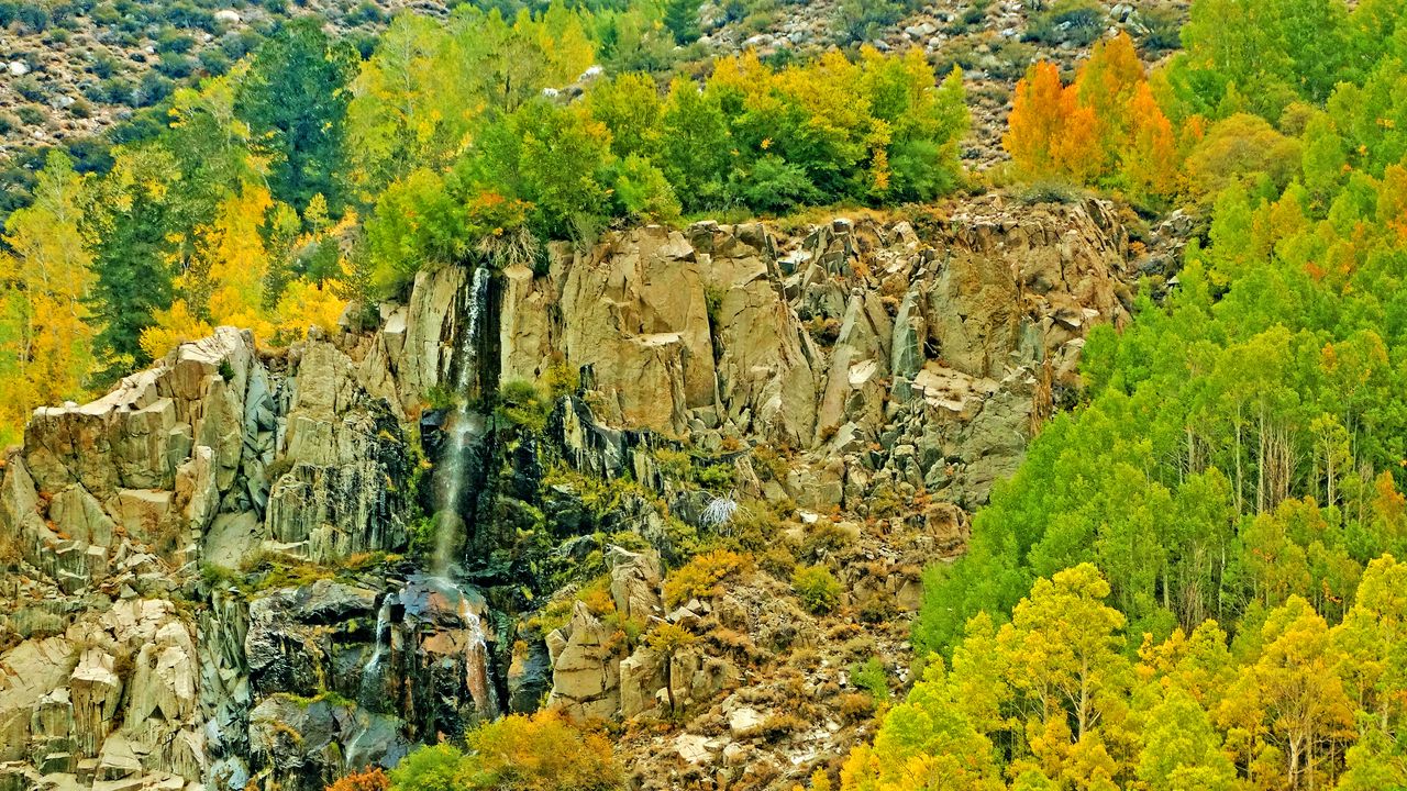 Обои пейзаж, осень, водопад, деревья, скалы