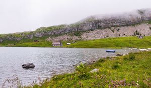 Превью обои пейзаж, озеро, дома, камень, берег, трава