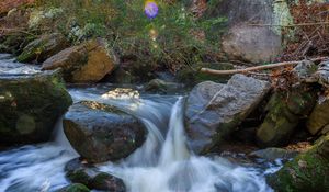 Превью обои пейзаж, река, лес, камни, вода, солнце, природа