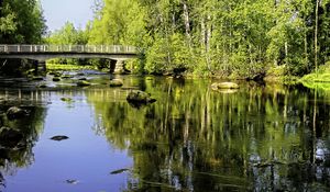 Превью обои пейзаж, река, мост, камни, деревья, отражение, природа