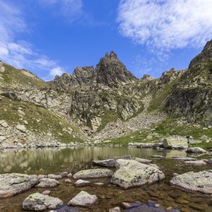 Превью обои пейзаж, скалы, озеро, камни