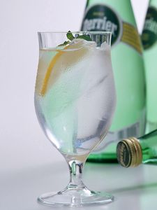 Превью обои perrier, минеральная вода, бутылка, напиток