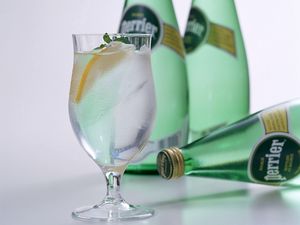 Превью обои perrier, минеральная вода, бутылка, напиток