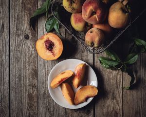 Превью обои персик, фрукт, деревянный, тарелка