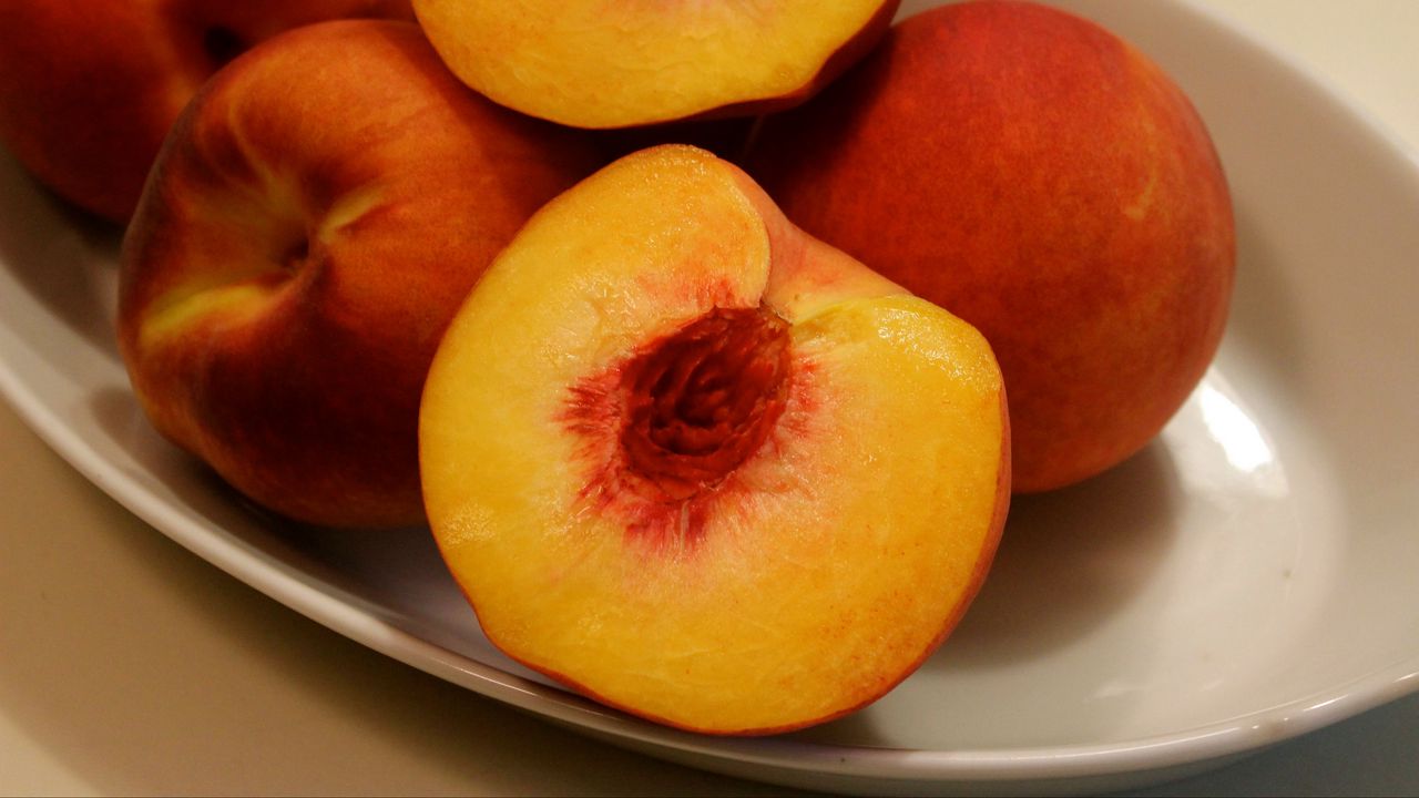 Обои персики, фрукты, долька, спелый, сочный