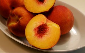 Превью обои персики, фрукты, долька, спелый, сочный
