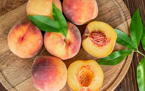 Превью обои персики, фрукты, листья, спелый