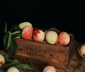 Превью обои персики, фрукты, листья, ящик