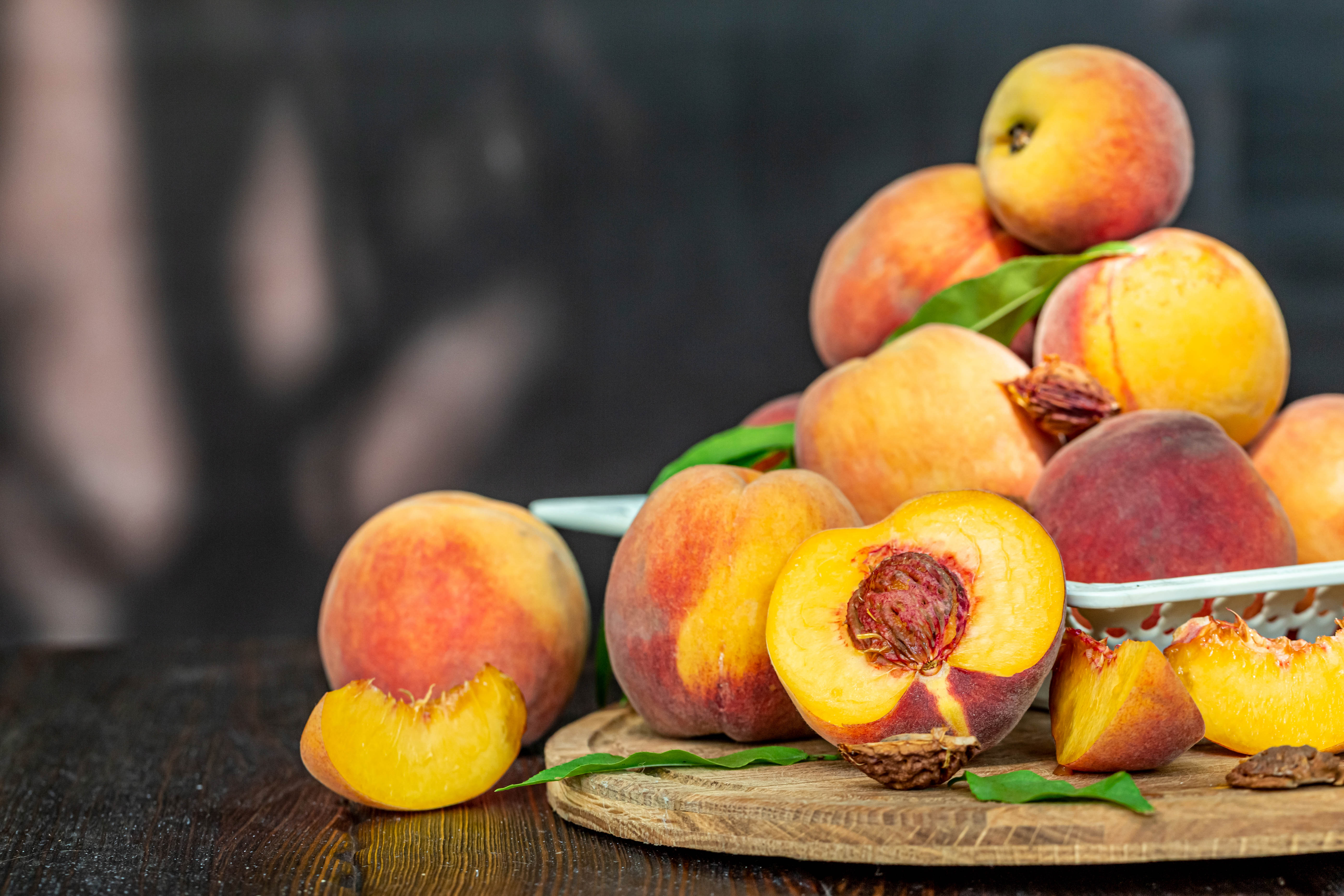 Абрикос и персик фото. Фрукты абрикосы нектарины. Персик (фрукт). Фрукты персики абрикосы. Персик и абрикос.