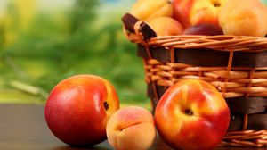 Превью обои персики, нектарин, абрикосы, фрукты, корзина
