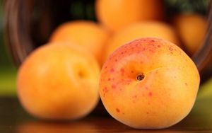 Превью обои персики, оранжевые, фрукты, корзина