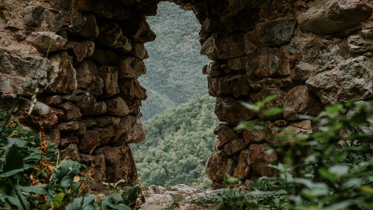 Обои пещера, арка, камни, трава