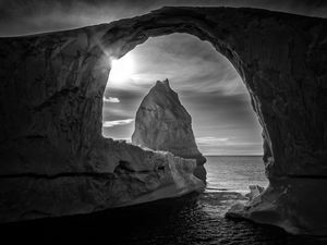 Превью обои пещера, арка, скала, море, пейзаж, черно-белый
