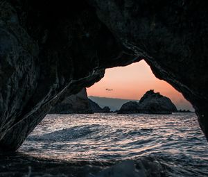 Превью обои пещера, арка, скалы, море, каменный