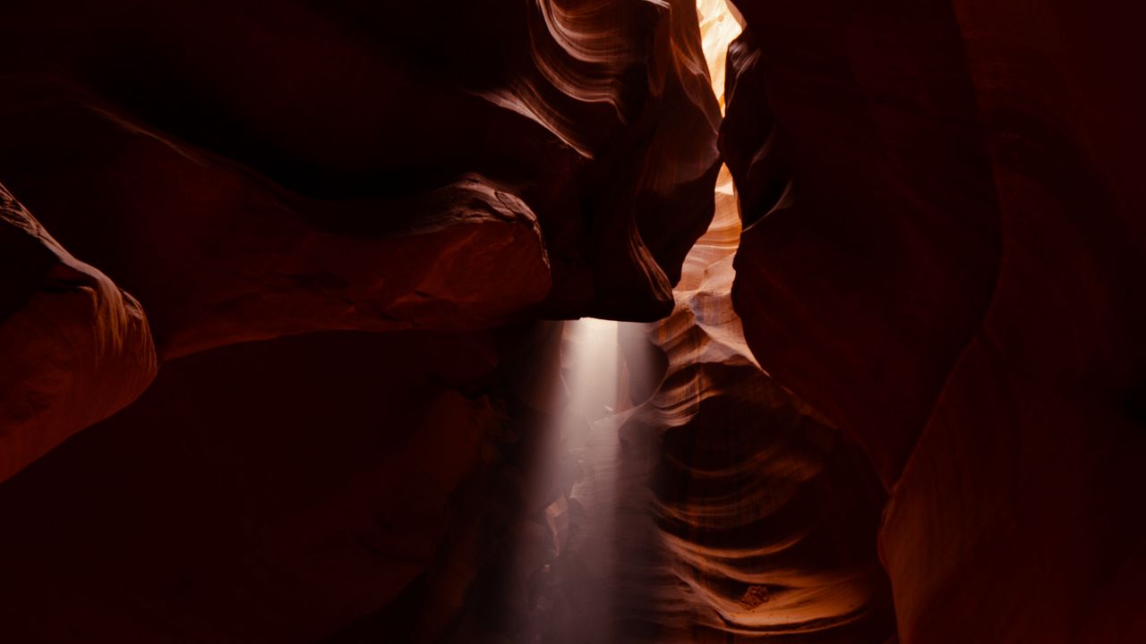 Обои пещера, каньон, каменный, темный, солнечный свет