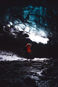 Превью обои пещера, лед, человек, турист, льдины, снег