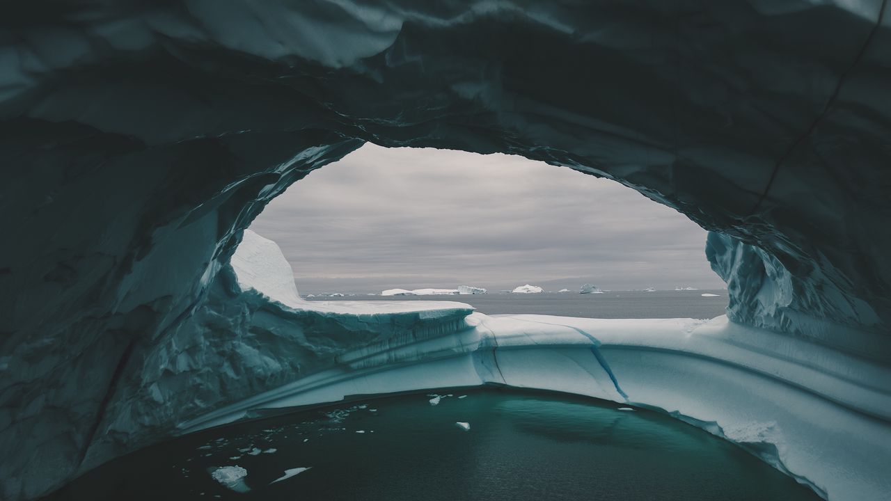 Обои пещера, море, лед, айсберг, природа