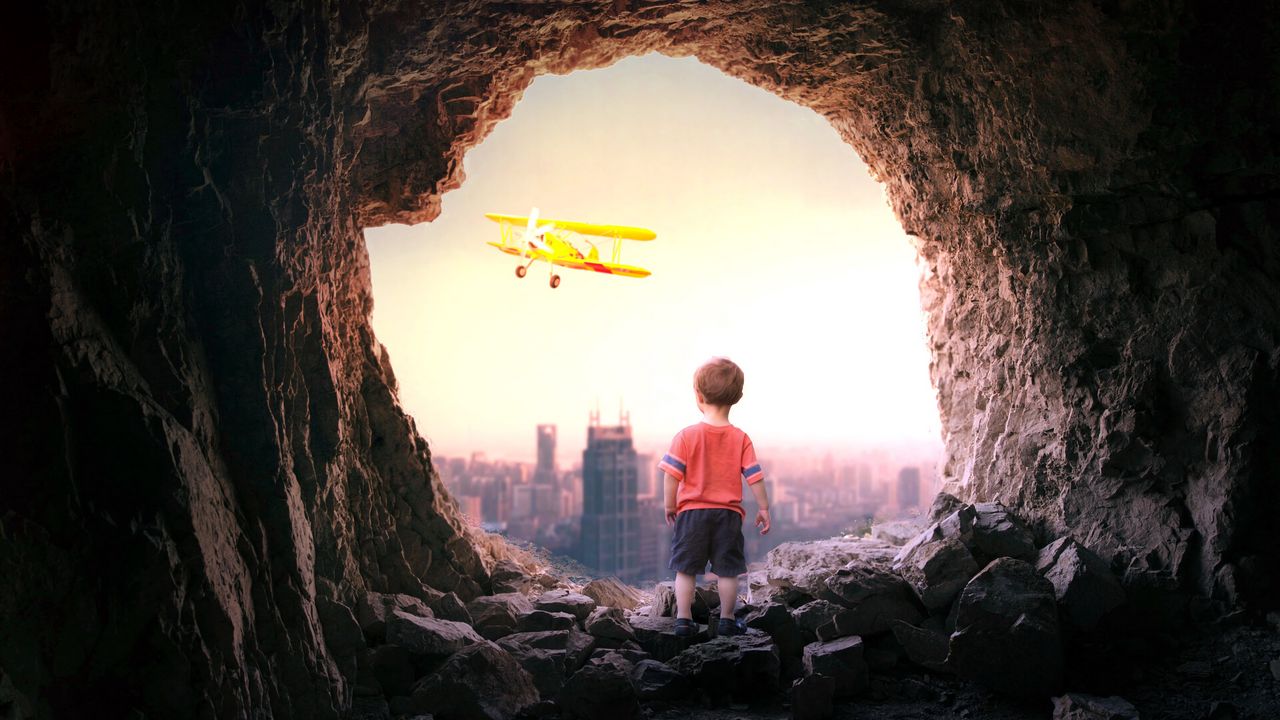 Обои пещера, ребенок, самолет, город, вид