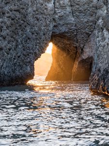 Превью обои пещера, скала, солнечный свет, вода, море