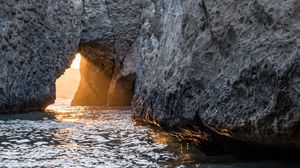 Превью обои пещера, скала, солнечный свет, вода, море