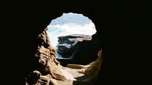 Превью обои пещера, скала, вода, волны, темный