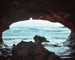 Превью обои пещера, скала, волны, море