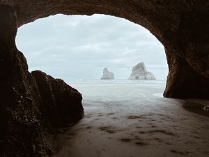 Превью обои пещера, скалы, пляж, море
