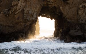 Превью обои пещера, скалы, волны, вода