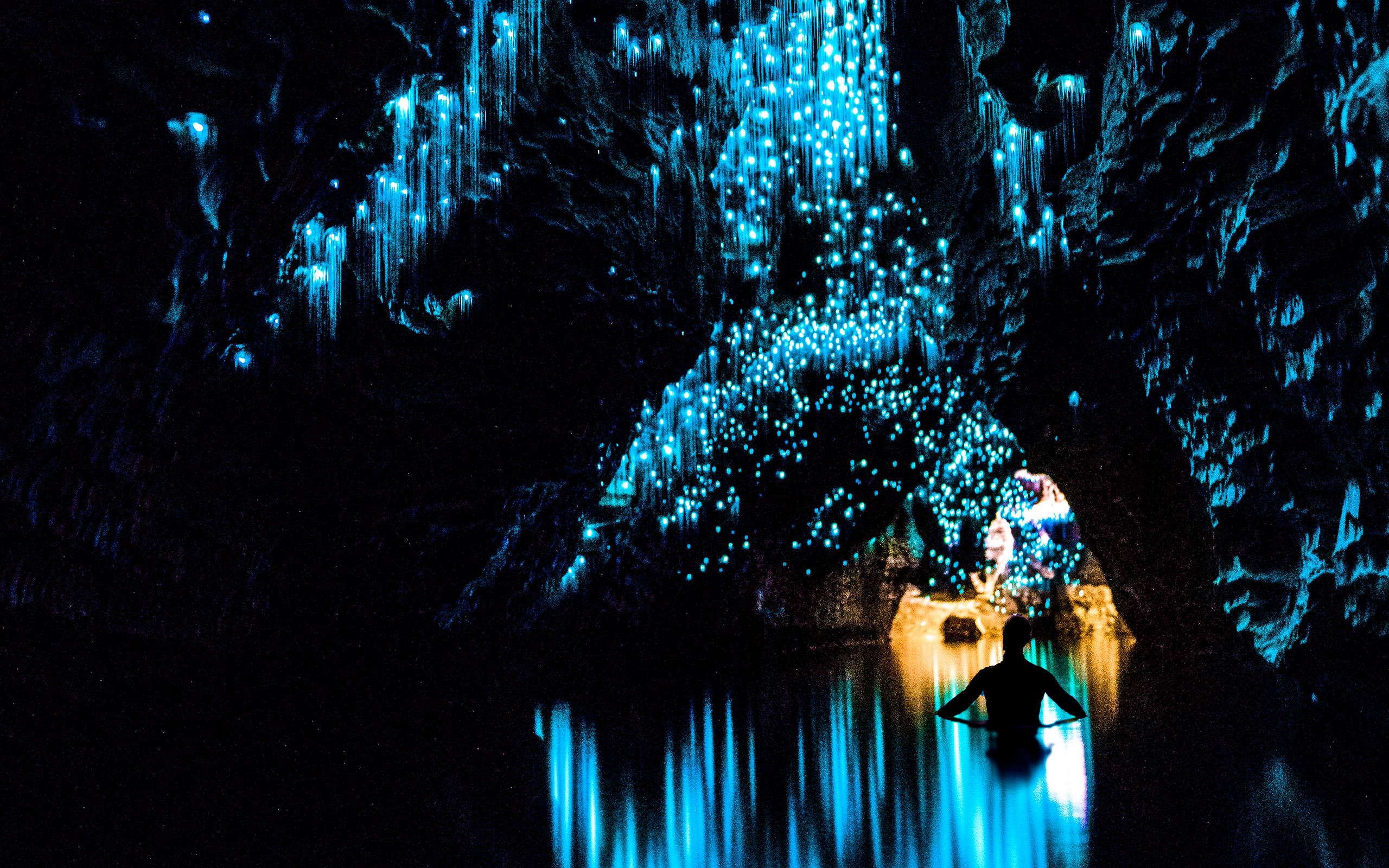Необыкновенные пещеры светлячков в новой Зеландии