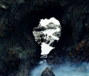 Превью обои пещера, вода, скалы, камни
