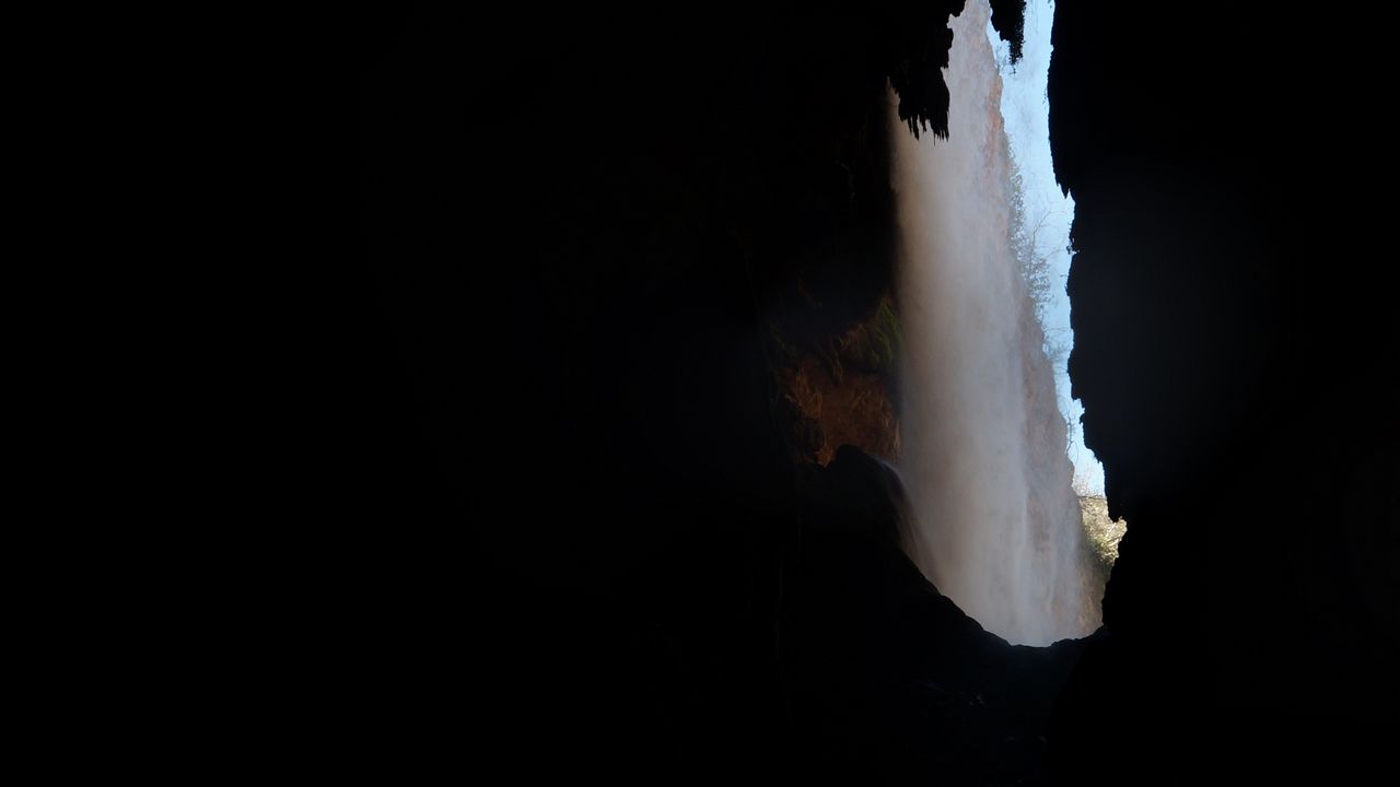 Обои пещера, водопад, тропинка, темный