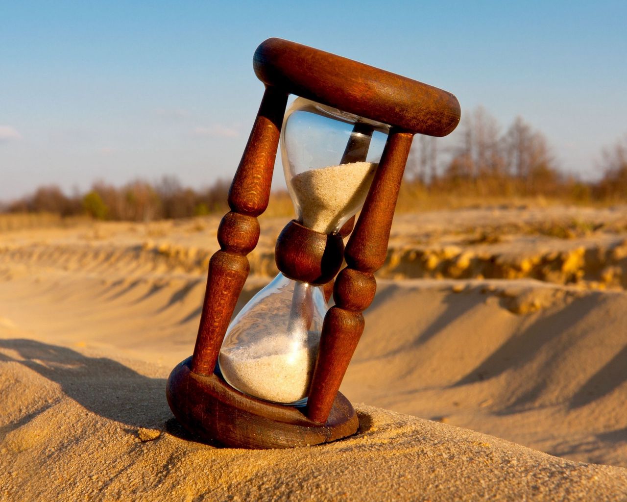 Песочные часы арт объект